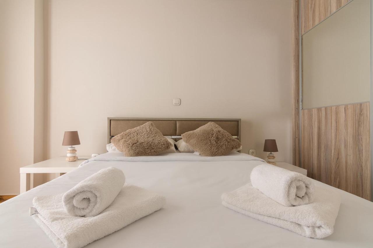 Beautiful And Spacious Apartment In Pagrati Athens Exterior photo