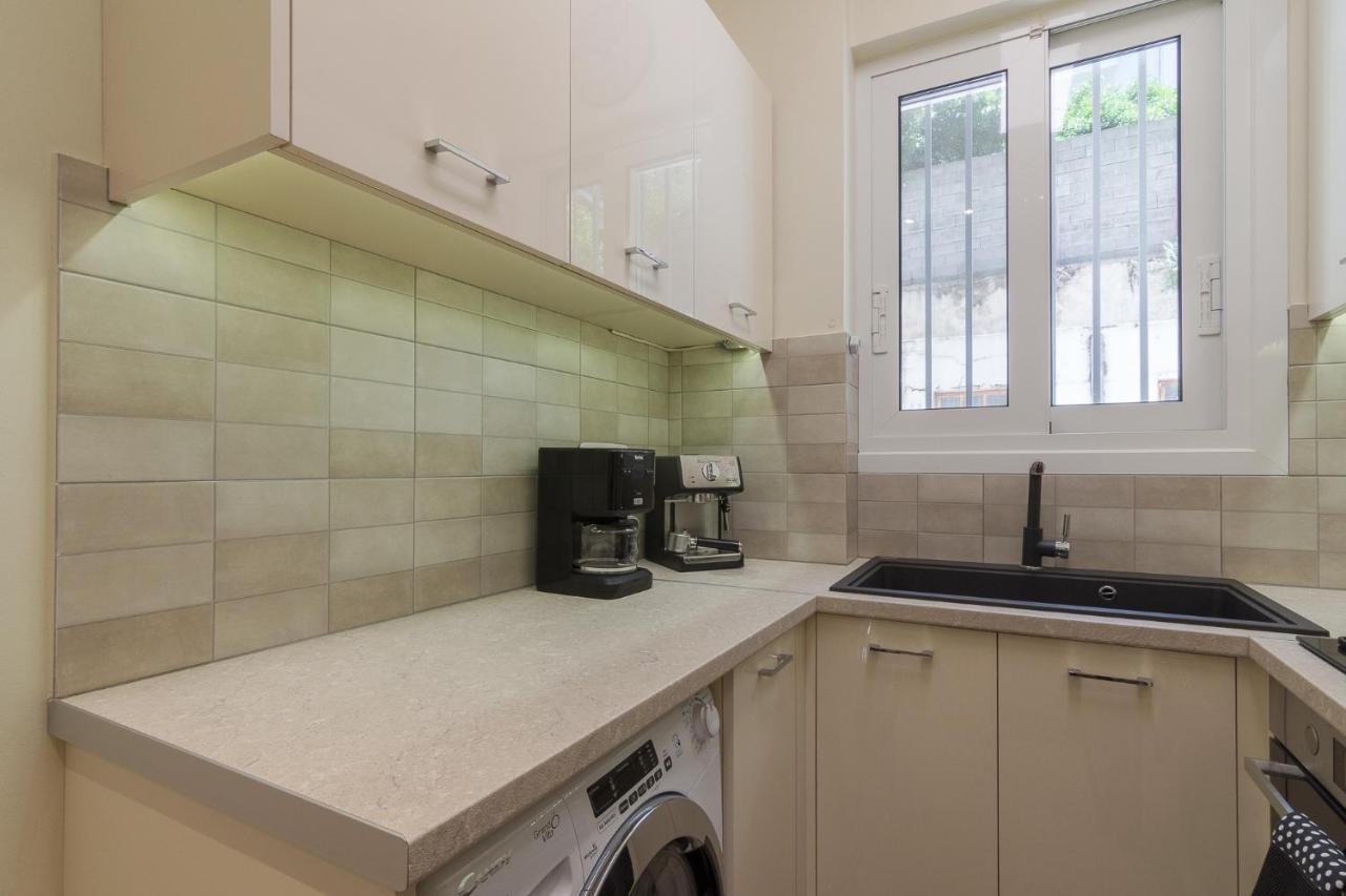 Beautiful And Spacious Apartment In Pagrati Athens Exterior photo